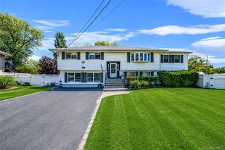 20 Rochelle Court, Amityville, NY 11701