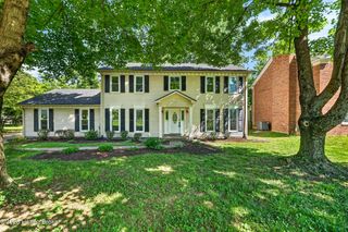 11107 Harrods Creek Ct, Louisville, KY 40223