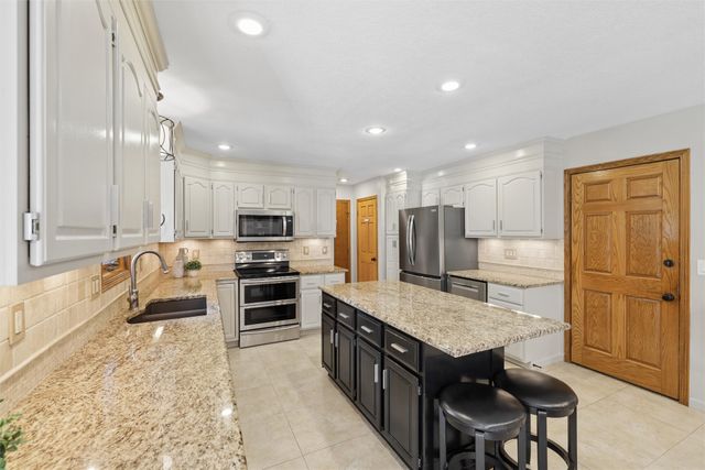 6492 N Winwood Drive, Johnston, IA 50131