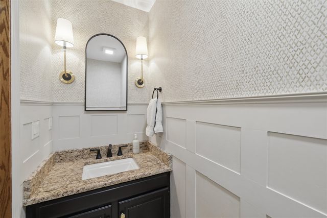 6492 N Winwood Drive, Johnston, IA 50131