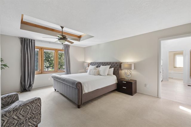 6492 N Winwood Drive, Johnston, IA 50131