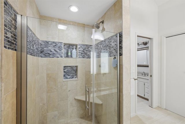 6492 N Winwood Drive, Johnston, IA 50131