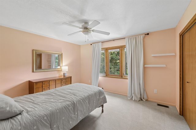 6492 N Winwood Drive, Johnston, IA 50131