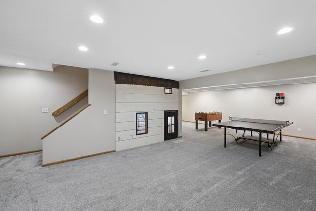 6492 N Winwood Drive, Johnston, IA 50131