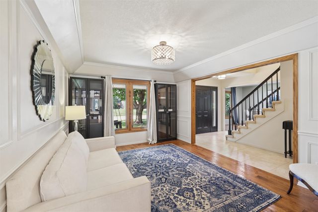 6492 N Winwood Drive, Johnston, IA 50131