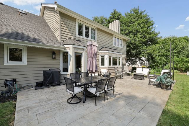 6492 N Winwood Drive, Johnston, IA 50131