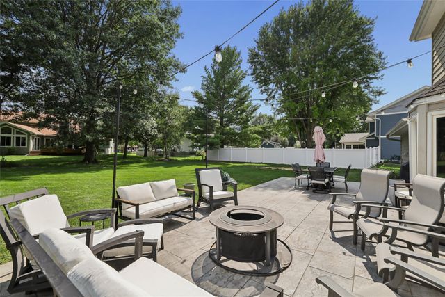6492 N Winwood Drive, Johnston, IA 50131