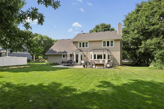 6492 N Winwood Drive, Johnston, IA 50131