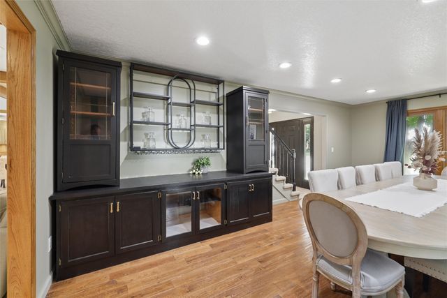 6492 N Winwood Drive, Johnston, IA 50131