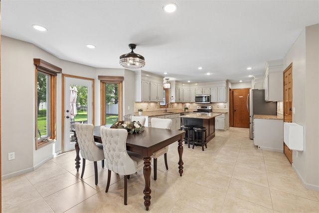 6492 N Winwood Drive, Johnston, IA 50131