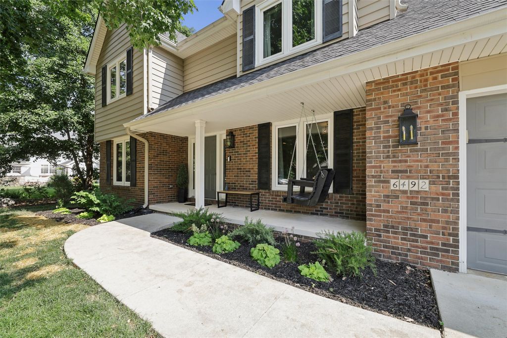 6492 N Winwood Drive, Johnston, IA 50131