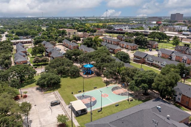 1202 Bayou Street, Houston, TX 77020