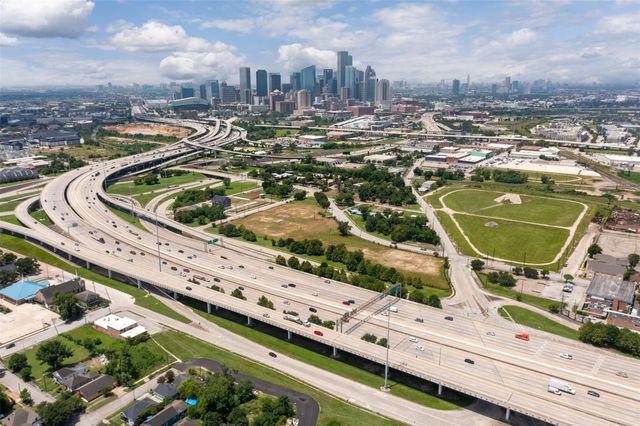 1202 Bayou Street, Houston, TX 77020