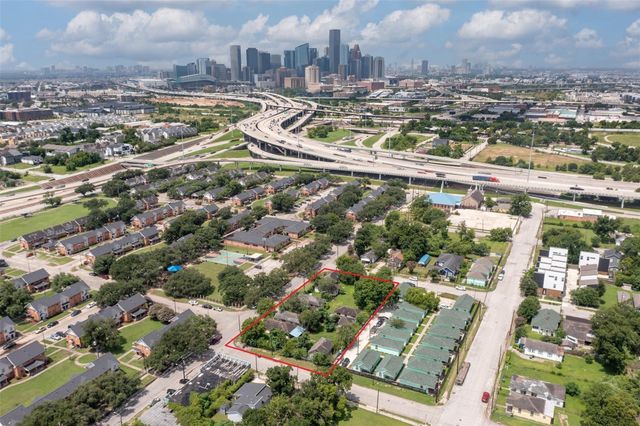 1202 Bayou Street, Houston, TX 77020