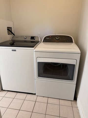 28 Crestview Dr LHS, Westborough, MA 01581