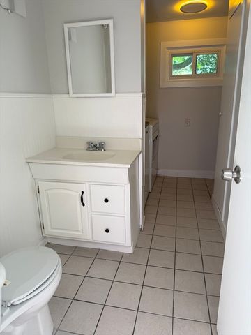 28 Crestview Dr LHS, Westborough, MA 01581