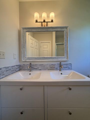 28 Crestview Dr LHS, Westborough, MA 01581