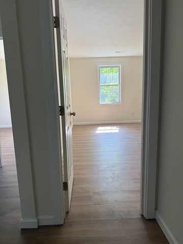 28 Crestview Dr LHS, Westborough, MA 01581