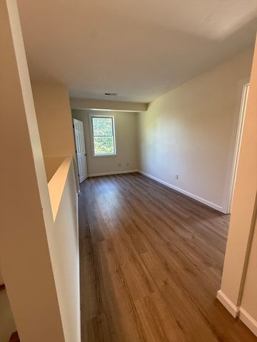28 Crestview Dr LHS, Westborough, MA 01581