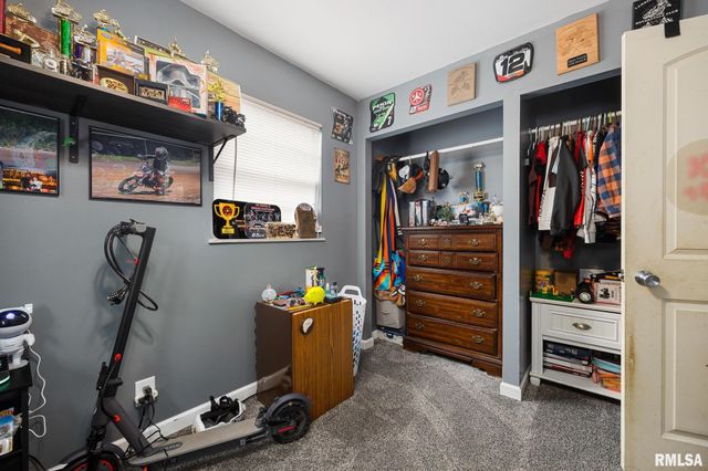 2236 E LINNHILL Lane, Washington, IL 61571