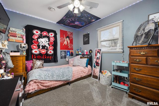 2236 E LINNHILL Lane, Washington, IL 61571