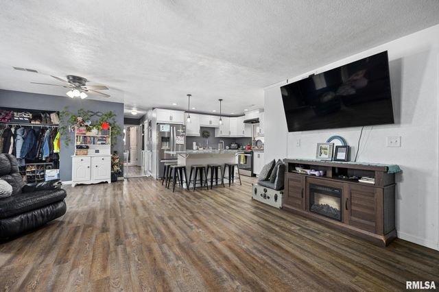 2236 E LINNHILL Lane, Washington, IL 61571