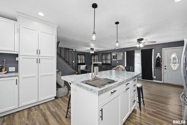 2236 E LINNHILL Lane, Washington, IL 61571