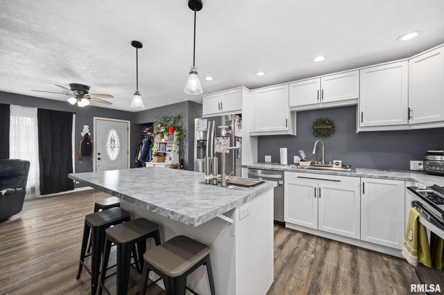 2236 E LINNHILL Lane, Washington, IL 61571