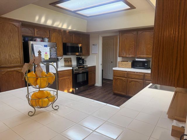 16638 Mark Road, Madera, CA 93636