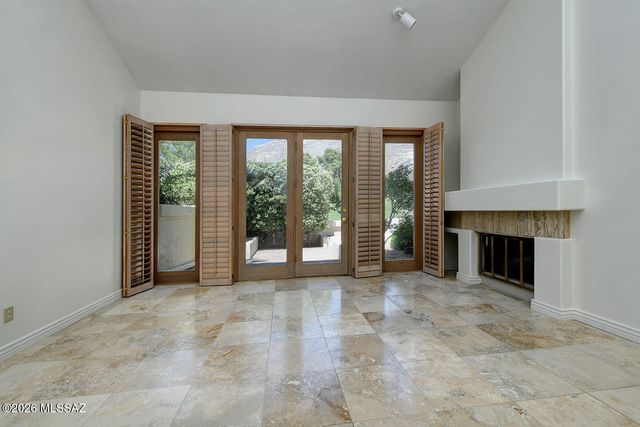 5031 E Calle Brillante, Tucson, AZ 85718