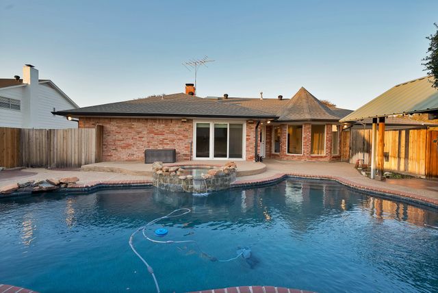 2804 Wood Wind Drive, Pantego, TX 76013