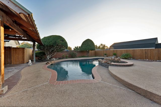 2804 Wood Wind Drive, Pantego, TX 76013