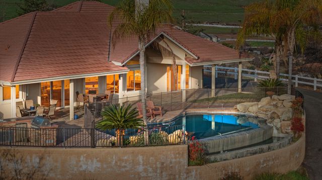 16489 Goat Ranch Road, Springville, CA 93265