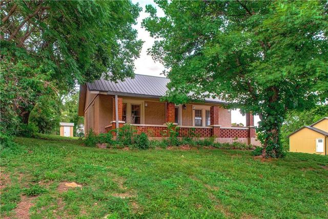 300 W 3rd Street, Freeman, MO 64746