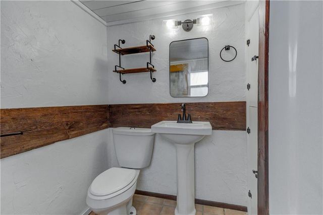 300 W 3rd Street, Freeman, MO 64746