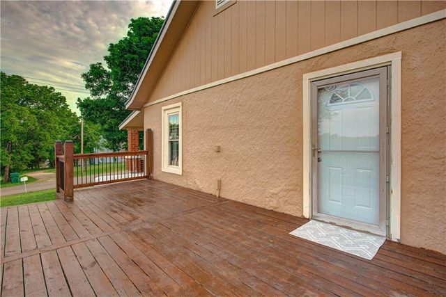 300 W 3rd Street, Freeman, MO 64746