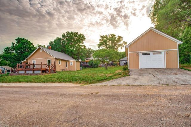 300 W 3rd Street, Freeman, MO 64746