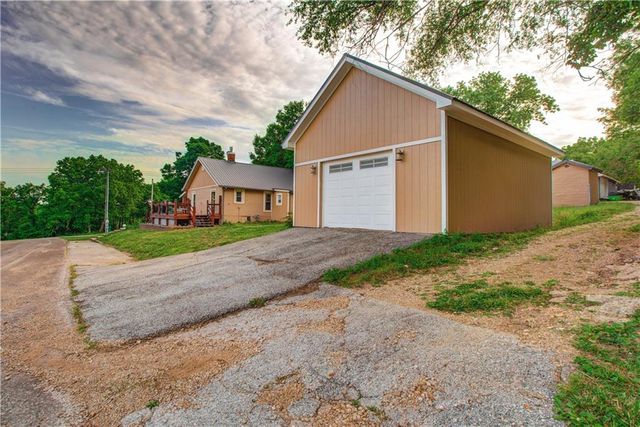 300 W 3rd Street, Freeman, MO 64746