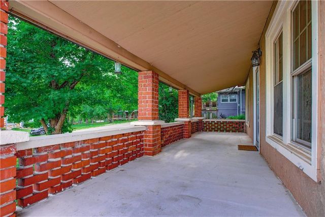 300 W 3rd Street, Freeman, MO 64746