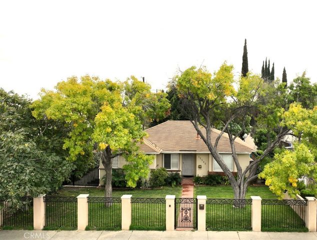 15500 Chatsworth, San Fernando, CA 91345