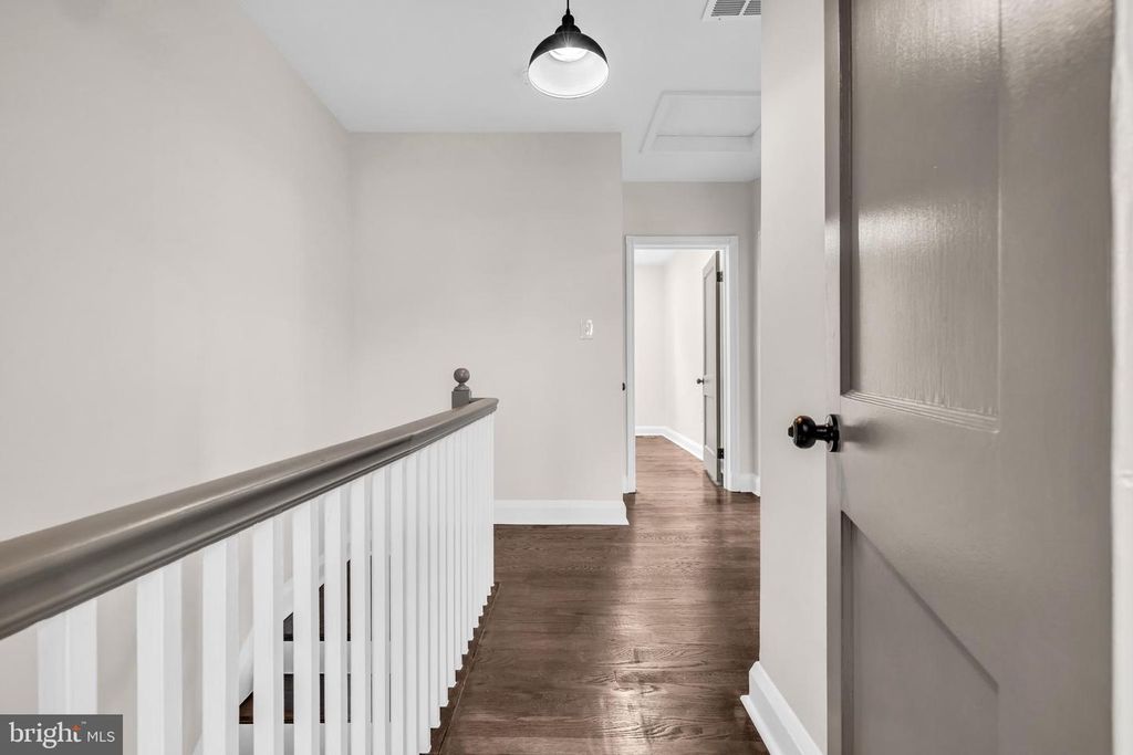Image 15 of property listing at 1513 KINGSWAY RD, Baltimore, MD 21218