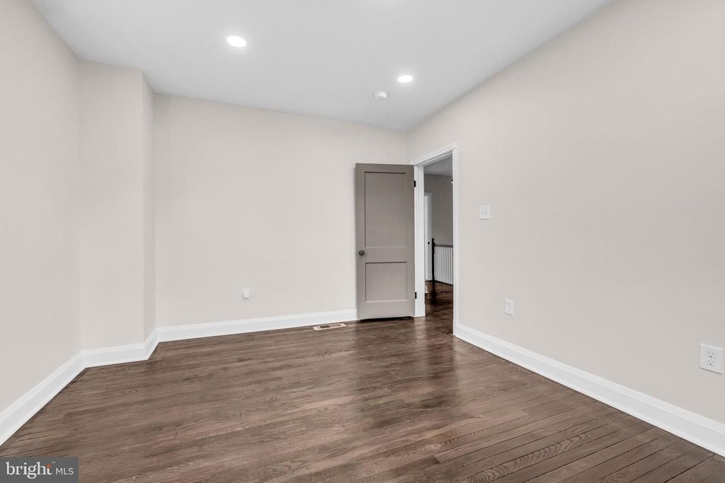 Image 19 of property listing at 1513 KINGSWAY RD, Baltimore, MD 21218