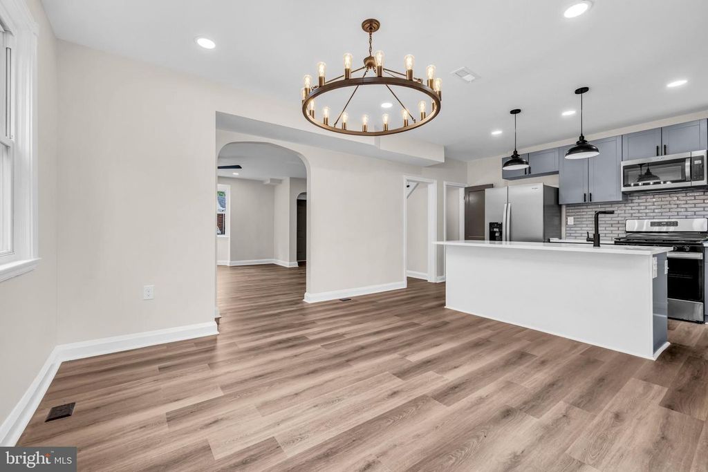 Image 2 of property listing at 1513 KINGSWAY RD, Baltimore, MD 21218