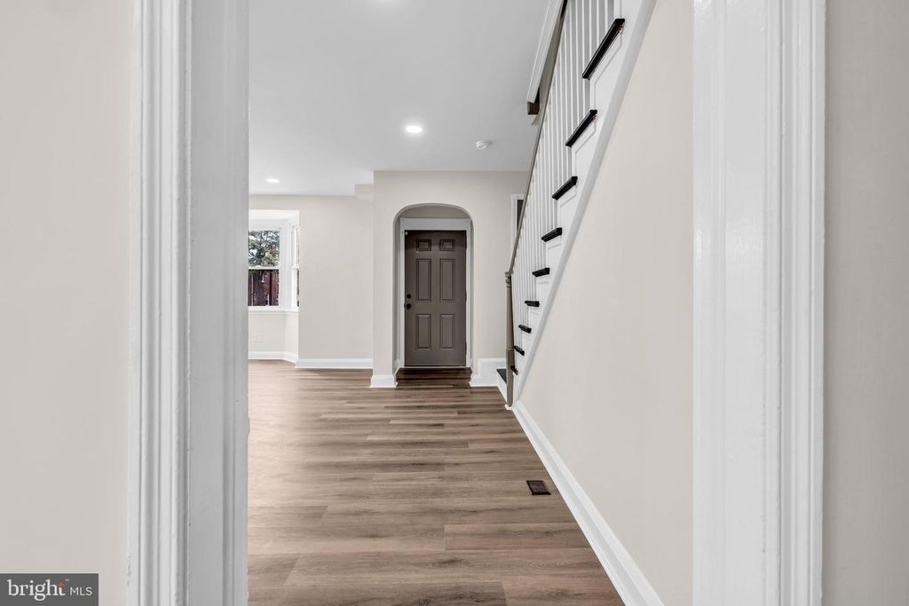 Image 8 of property listing at 1513 KINGSWAY RD, Baltimore, MD 21218