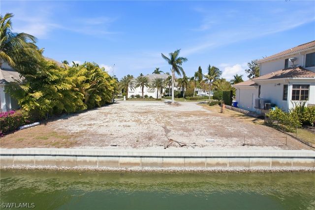 1670 Dolphin CT, Naples, FL 34102