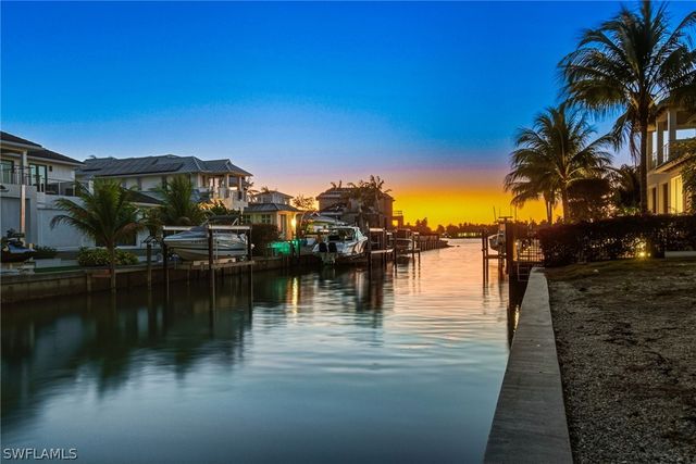 1670 Dolphin CT, Naples, FL 34102