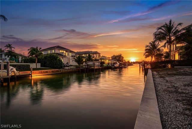 1670 Dolphin CT, Naples, FL 34102