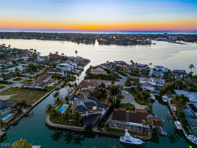 1670 Dolphin CT, Naples, FL 34102