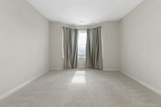 70 Trotter Rd 4304, Weymouth, MA 02190