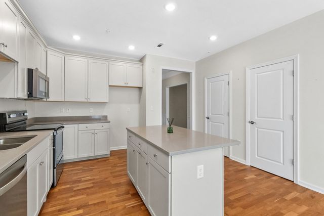 70 Trotter Rd 4304, Weymouth, MA 02190